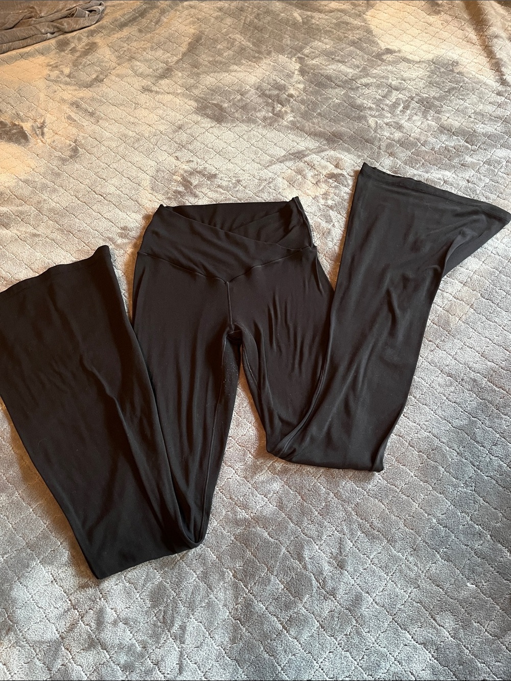 aerie Black crossover High-Waist Flare Leg Yoga‎ Pants - Picture 4 of 7